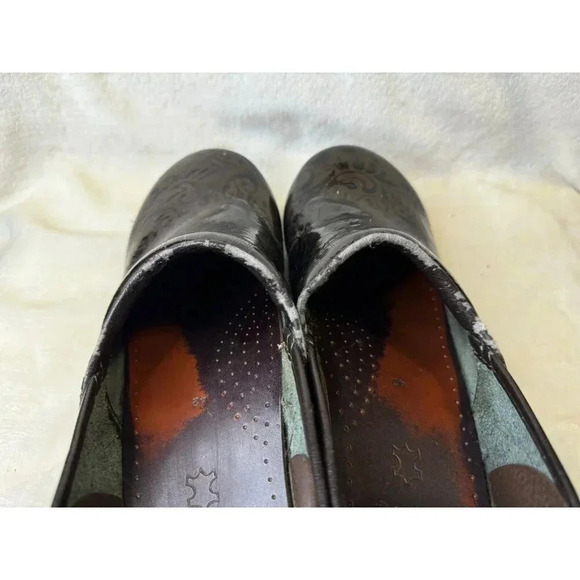 DANSKO Brown Floral Tooled Leather Clogs Shoes Womens US Size 9 EU 42 - Picture 4 of 8
